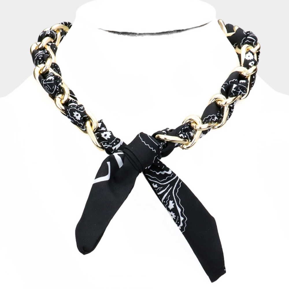 💥Black and white scarf and chian necklace